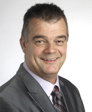 Headshot of physical therapist Jaap Bogaards in grey suit jacket